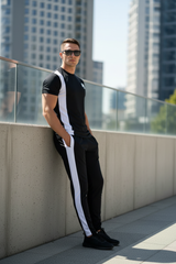 Model leaning casually